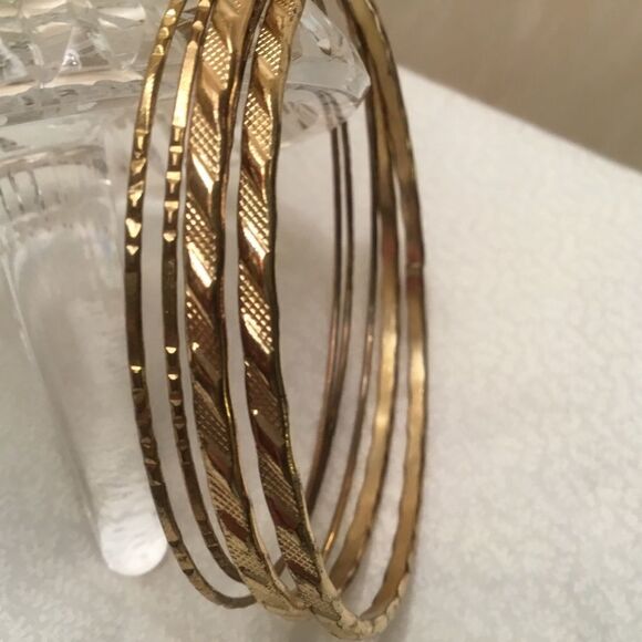 Bundle of 5 Goldtone Bangle Bracelets - Picture 1 of 7
